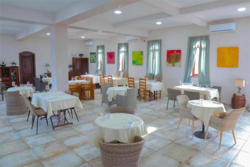 Ресторант или друго място за хранене в Chateau Tetri Bairagebi White Flags