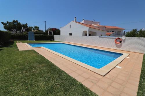 3-Bed Townhouse with pool in Albufeira Balaia