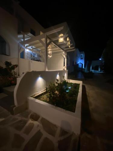 a white house with a garden at night at Studio Filareti in Ios Chora