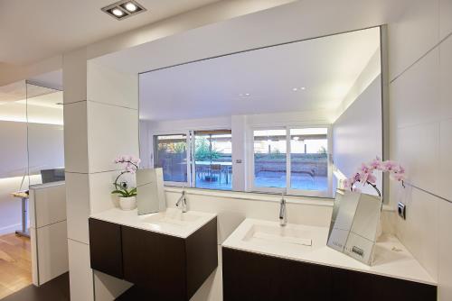 Phòng tắm tại Singular y espacioso apartamento Ondarreta Beach