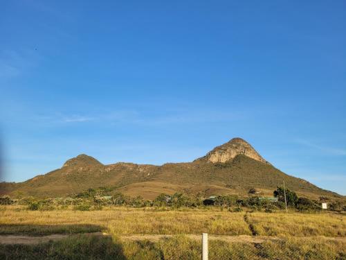 a mountain in the middle of a field at Chalés Recanto da Baleia in Alto Paraíso de Goiás