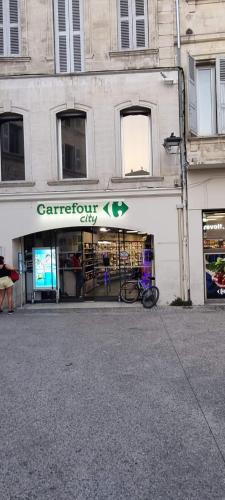 Zdjęcie z galerii obiektu Studio meublé quartier Carnot w Awinionie