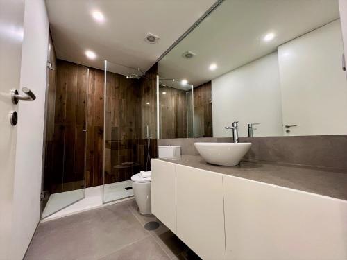 a bathroom with a sink and a toilet and a shower at Faro Design 6 by Homing in Faro