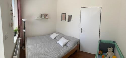 Postel nebo postele na pokoji v ubytování Apartmán v Březí