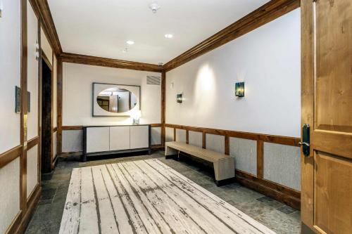 a waiting room with a bench and a mirror at Ritz Carlton Vail #200 condo in Vail