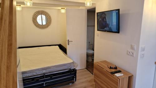 Maisonnette à 200m de la plage, terrasse, clim, parking privé, lave-linge et linge de lit compris