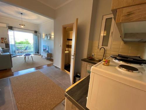 Una cocina o kitchenette en 30m² Cosy studio with panoramic sea view