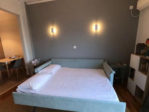Łóżko lub łóżka w pokoju w obiekcie 30m² Cosy studio with panoramic sea view