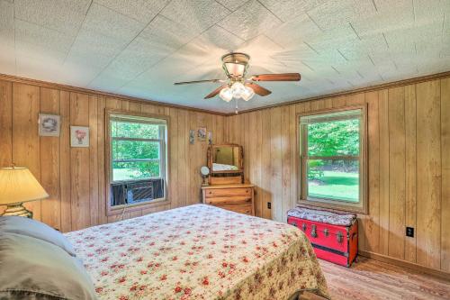 Gallery image of Charming Cabin Retreat Creek Access On-Site! in Hot Springs