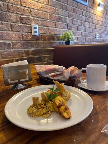 Makanan di atau berdekatan hotel