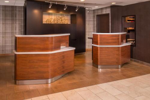 a lobby with two reception desks in a building at Sonesta Select Columbia in Columbia