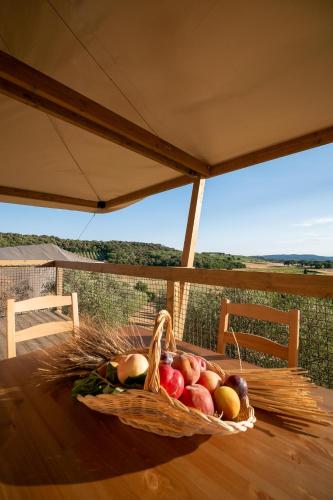 Naturlandskabet i nærheden af luksusteltet