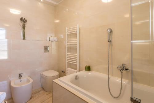 Kúpeľňa v ubytovaní Villa Trogir save 15 percent on Split-villas com