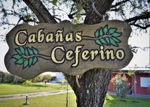 a sign that reads cazares cafeteria on a tree at Cabañas Ceferino in Federación