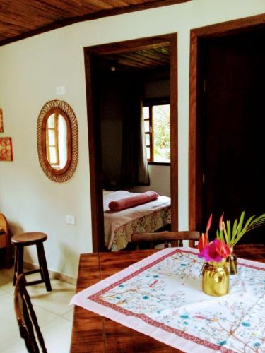 a dining room with a table and a mirror at Magia e lazer - Chácara Lucinda - 12km do centro de Morretes in Morretes