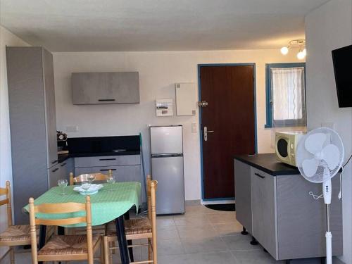 Appt 2 pièces avec piscine et parking, à 850m de la plage - FR-1-229D-110