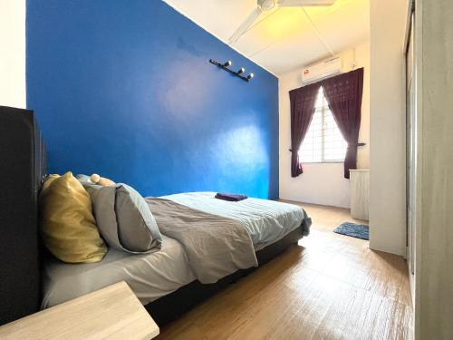 Säng eller sängar i ett rum på Entire Residential House Alma Bukit Mertajam Spacious 4 bedroom