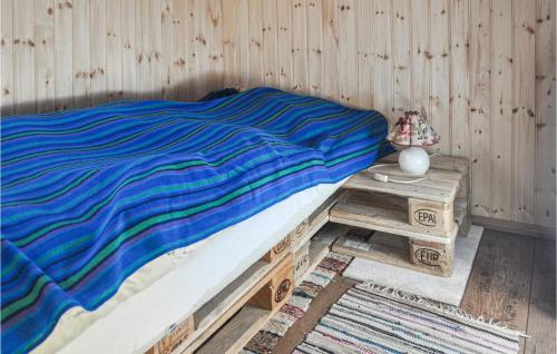 Postel nebo postele na pokoji v ubytování Nice Home In Tibro With Kitchen