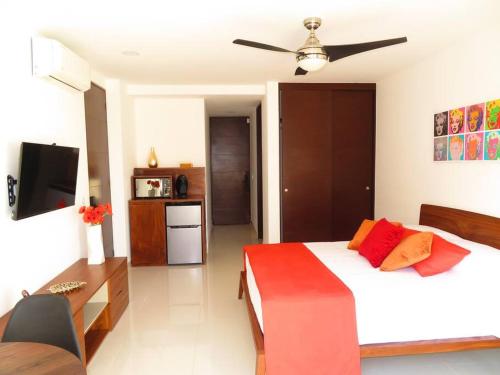a bedroom with a large bed with a ceiling fan at Beautiful room well located in the hotel zone of Cancun in Cancún