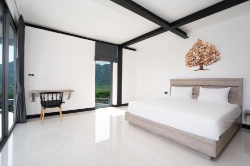 Postel nebo postele na pokoji v ubytování New Villa for 8 with 12m Salt Pool Sunset Garden 3