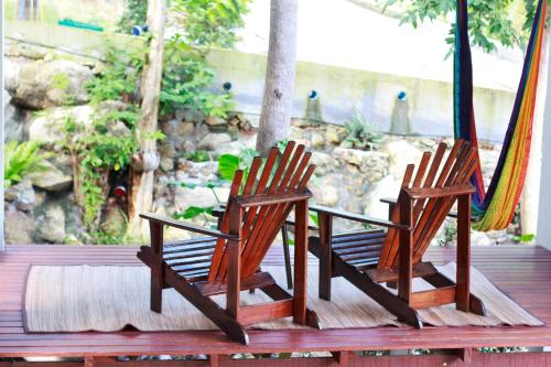 two chairs sitting on a porch in a hammock at 2 Bays Villa in Thong Nai Pan Yai