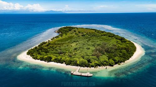 a small island in the middle of the ocean at Marina Del Ray in Pelangan