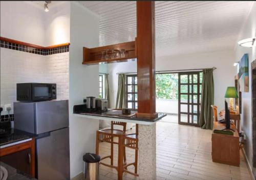 Televisyen dan/atau pusat hiburan di La Digue Self-Catering Apartments