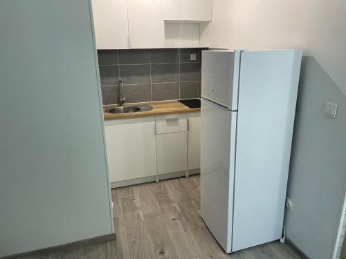 Kuchyň nebo kuchyňský kout v ubytování Logement en bord de port