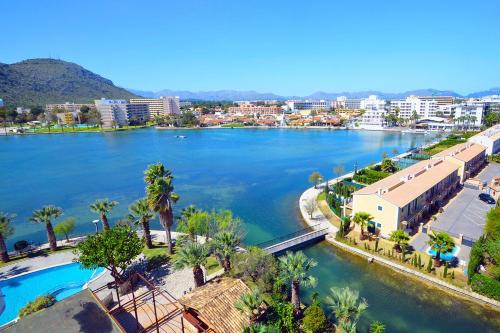 Casa Blanca, pool and beach