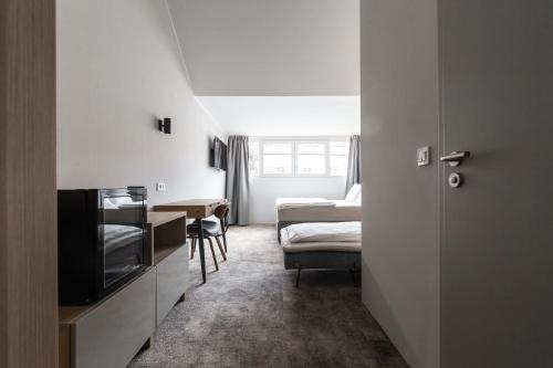 Postelja oz. postelje v sobi nastanitve OPERA Hotel