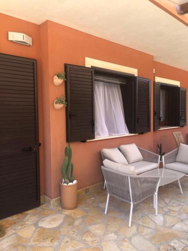 a living room with two chairs and a table at Villaelena in Marittima