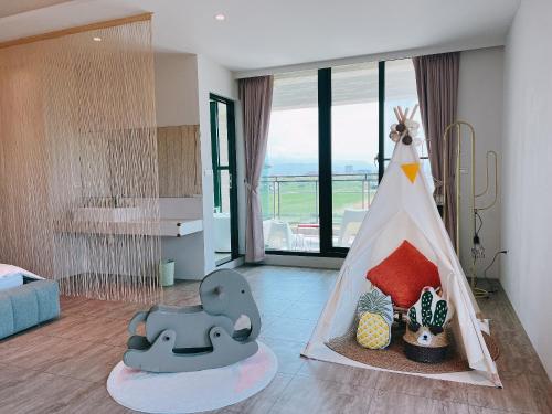 a childs room with an elephant and a tent at Wei Wei Chu B&B in Zhuangwei