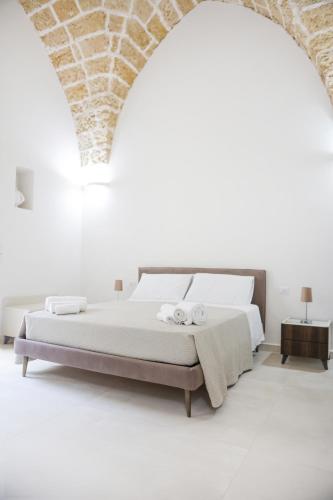 a bedroom with a bed with two towels on it at B&B LE DUE CORTI in Matino