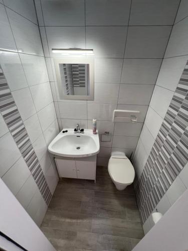 Phòng tắm tại White Rose apartment in Kulmhof