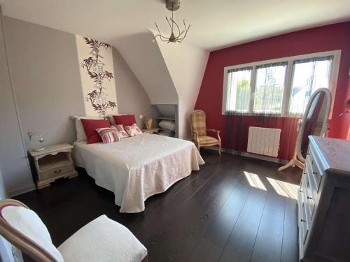 Posteľ alebo postele v izbe v ubytovaní Maison 6 pers avec jardin, WIFI, proche plages et sentier à Perros-Guirec - FR-1-368-344