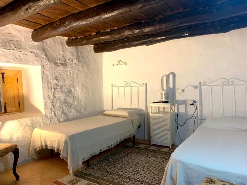 Posteľ alebo postele v izbe v ubytovaní La Cabieda - Junto al Río Cañamares - ideal para grupos y familias