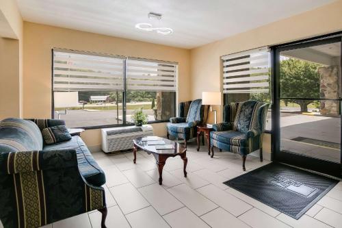 a living room with a couch and chairs and a table at Quality Inn & Suites Mount Chalet in Clayton