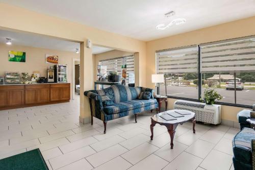 Quality Inn & Suites Mount Chalet – Photos 3