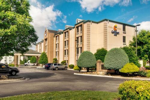 a hotel with cars parked in a parking lot at Comfort Inn Airport in Roanoke