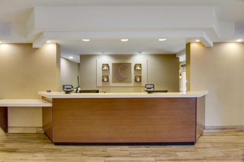 a lobby with a reception desk in a hospital at Comfort Inn Airport in Roanoke
