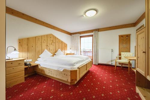 En eller flere senger på et rom på Hotel Ronce