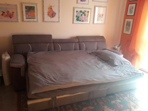 a bed in the corner of a room at Casa Zen by Mary in Rivoli