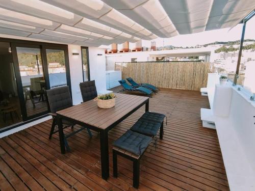 PENTHOUSE WITH TERRACE AND VIEWS