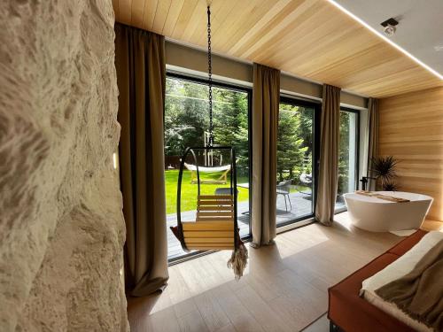 a bathroom with a tub and a window with a swing at Garden Retreat Junior in Bran