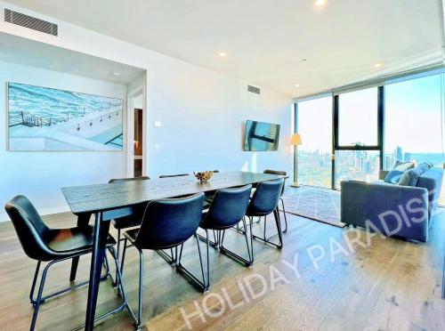 a dining room with a table and chairs at Luxury S Casino Residences Broadbeach - Holiday Paradise in Gold Coast