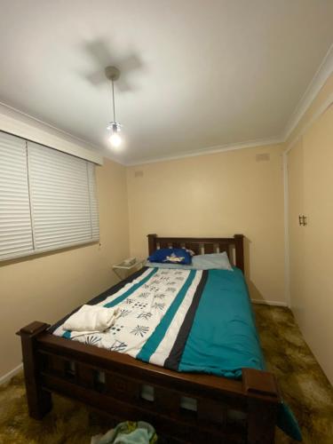 a bedroom with a bed and a ceiling at Doncaster Westfield Home Stay in Doncaster