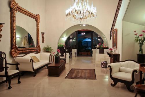 The lobby or reception area at Casa Madonna La Providence