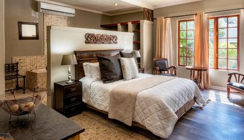 Un pat sau paturi într-o cameră la Kakamas Hotel