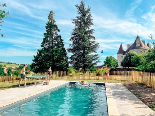 Piscina en o cerca de La Grange de Verseilles