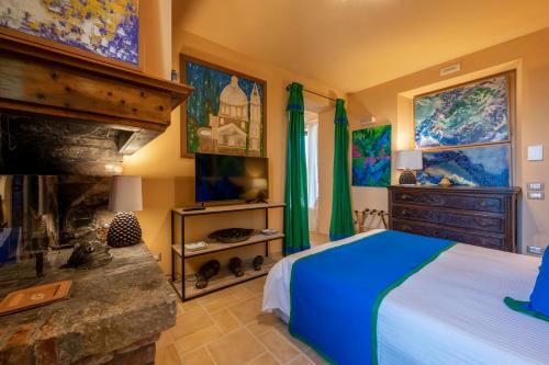 a bedroom with a bed and a fireplace at Mikipong in Montepulciano